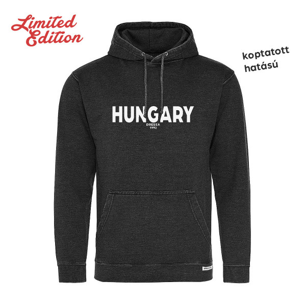 Dressa Hungary feliratos kenguruzsebes kapucnis pulóver – Limited Edition – fekete